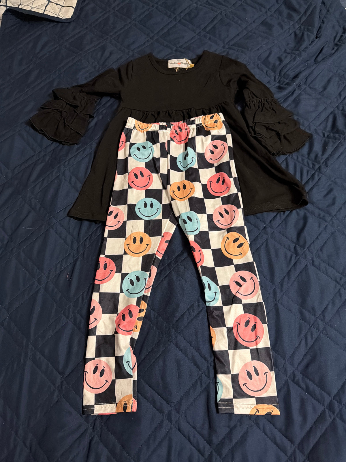 Smiley Face ruffled leggings set black and white
