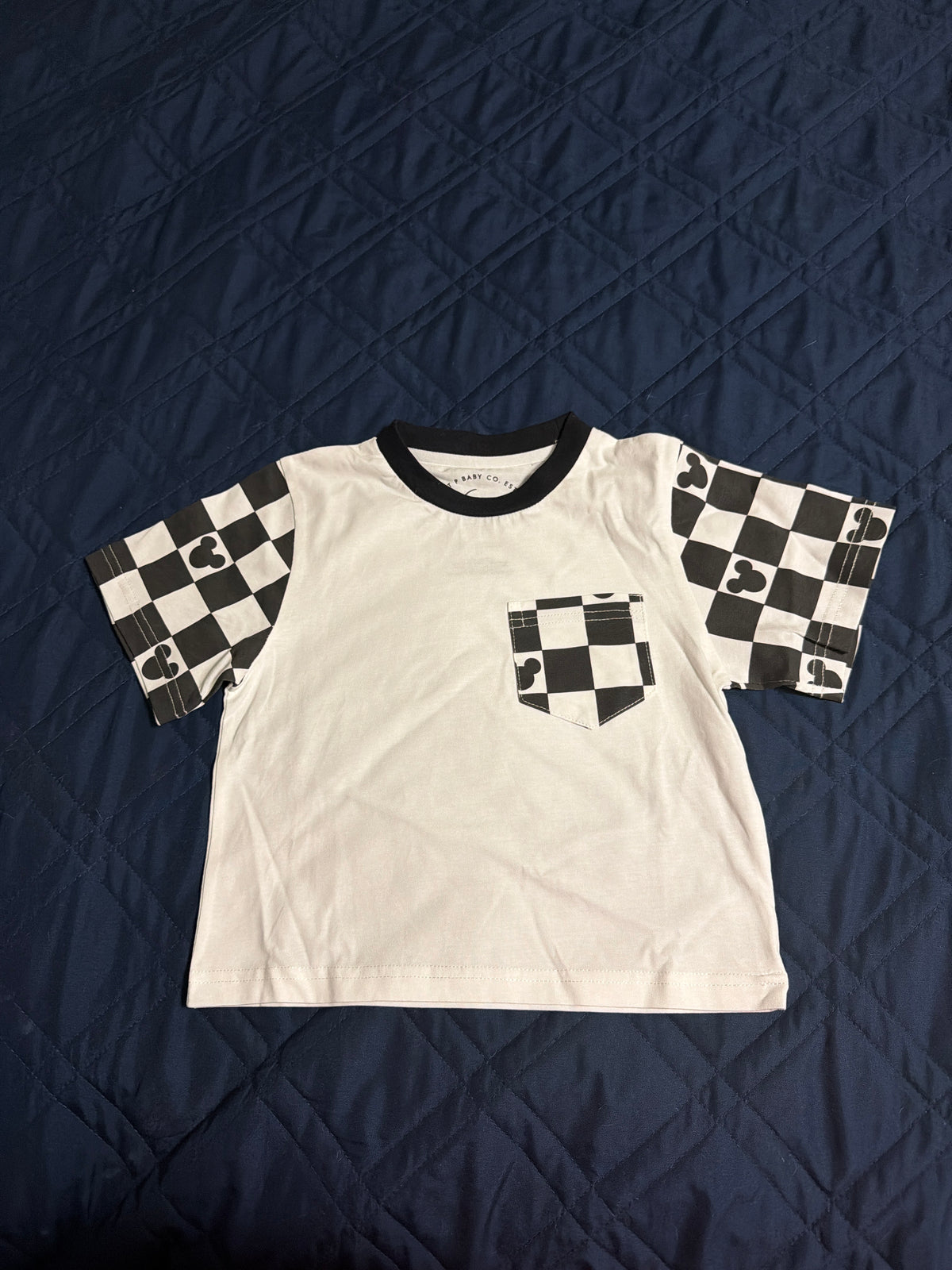 Black magic pocket tee ￼￼