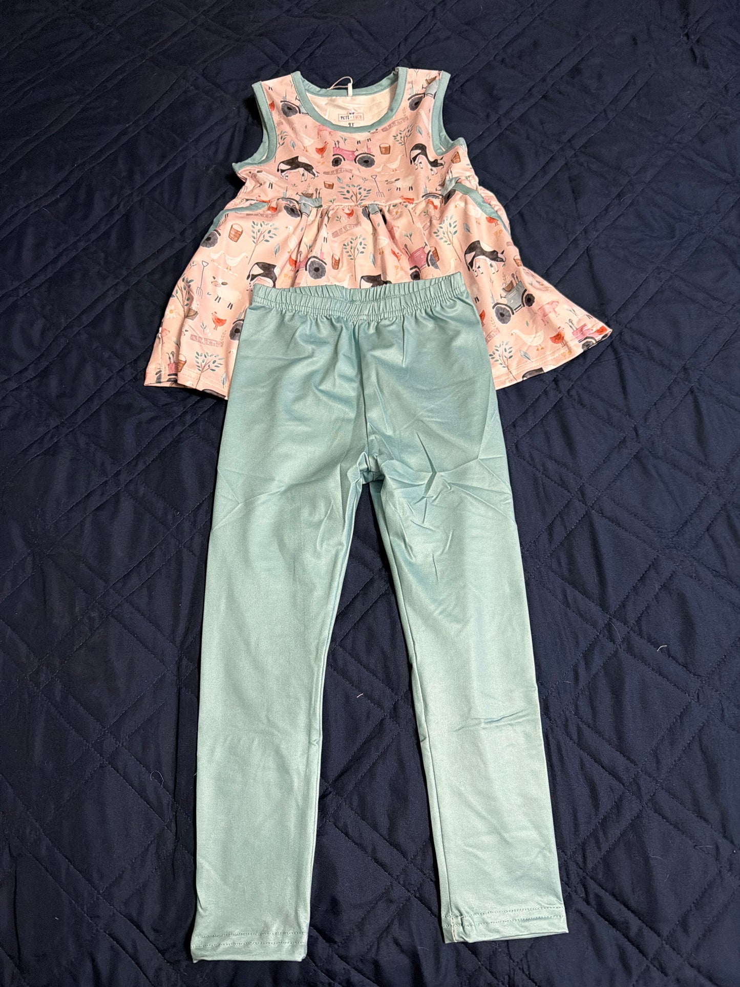 Friendly farmyard yard two piece